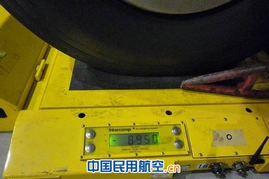 民航飛院洛陽(yáng)分院完成首架新舟600飛機(jī)首次稱(chēng)重 民航飛院洛陽(yáng)分院完成首架新舟600飛機(jī)首次稱(chēng)重
