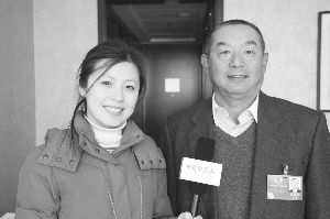 原國(guó)航董事長(zhǎng)孔棟(右)
